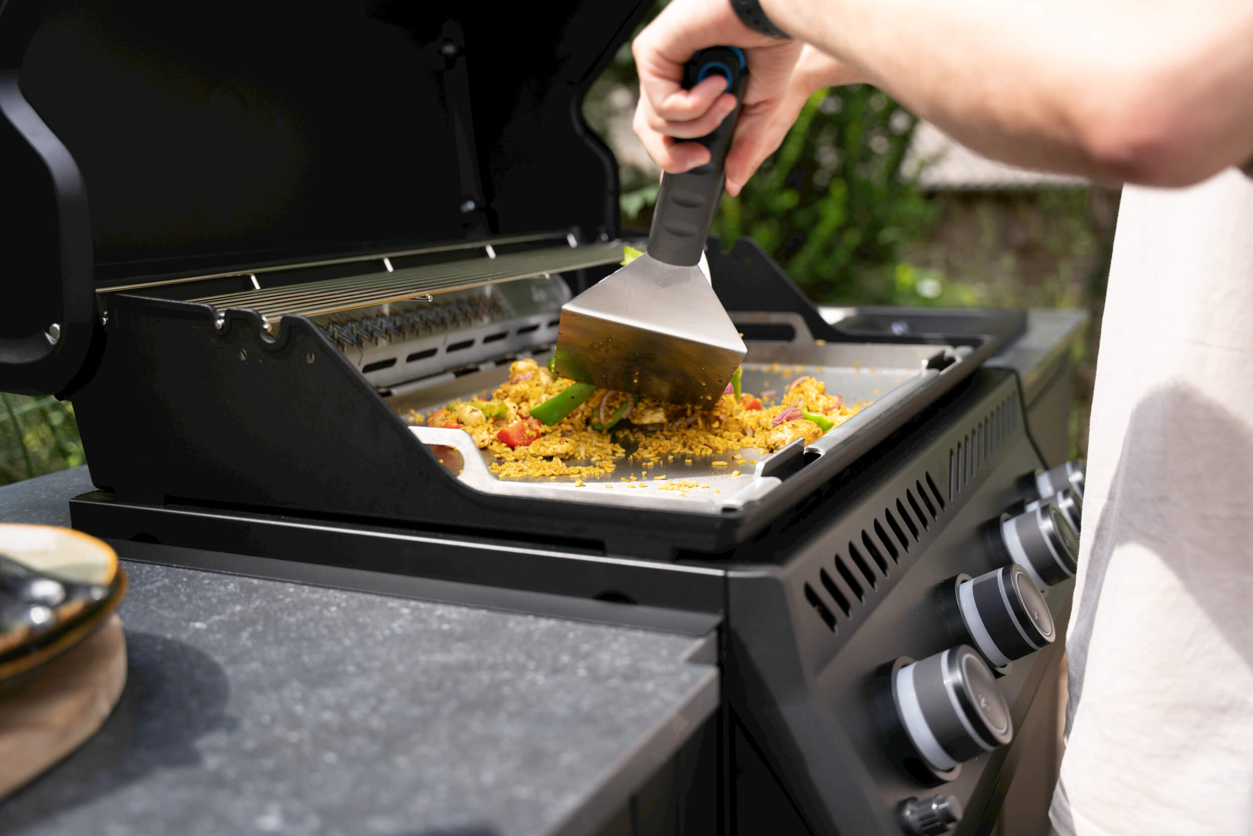 Napoleon 300-Serie 32, Mattschwarz, Einbaugrill – Produktbild 3