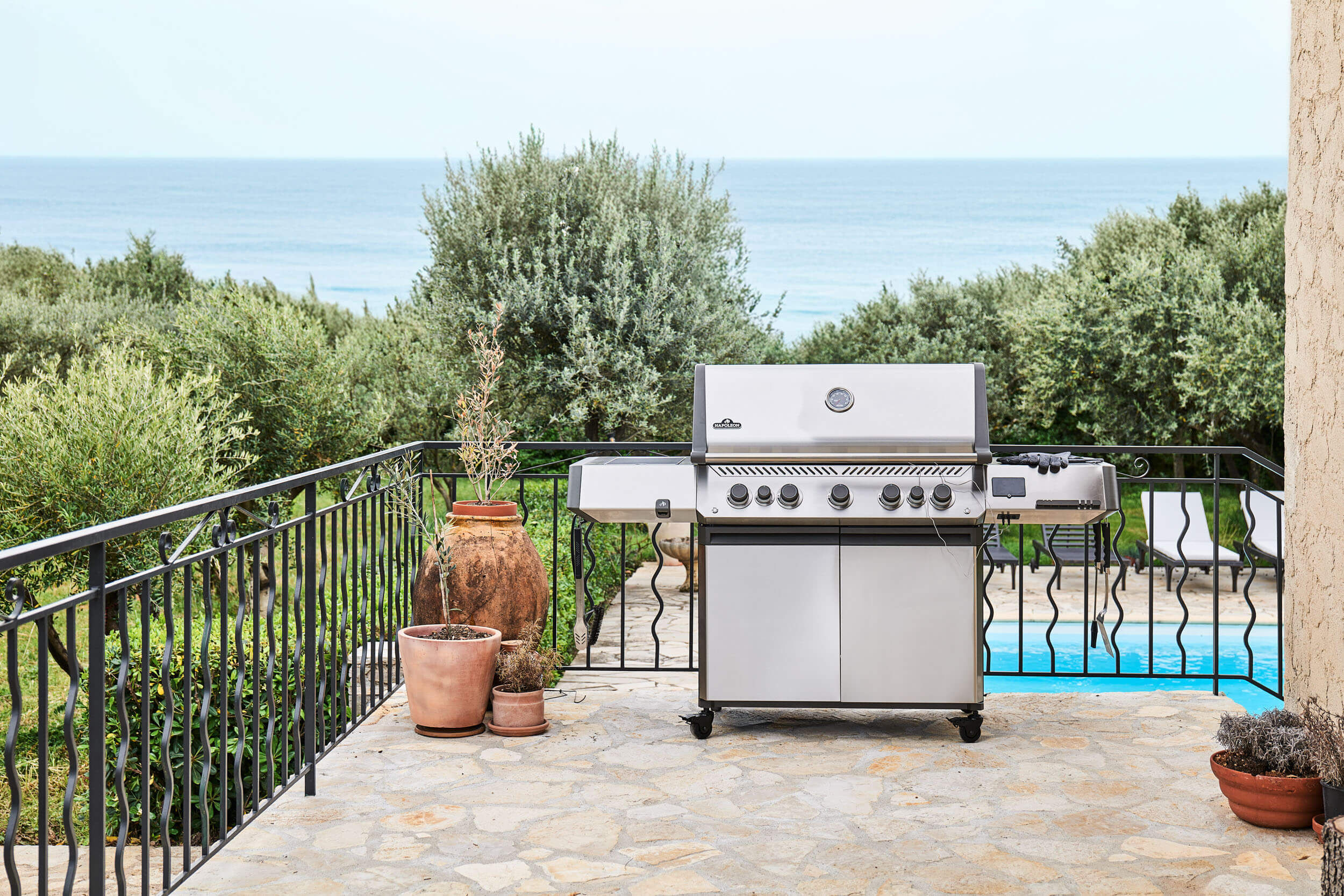 Napoleon Prestige 665 Connected Gasgrill mit Sizzle Zone und Heckbrenner Edelstahl | Modell 2025