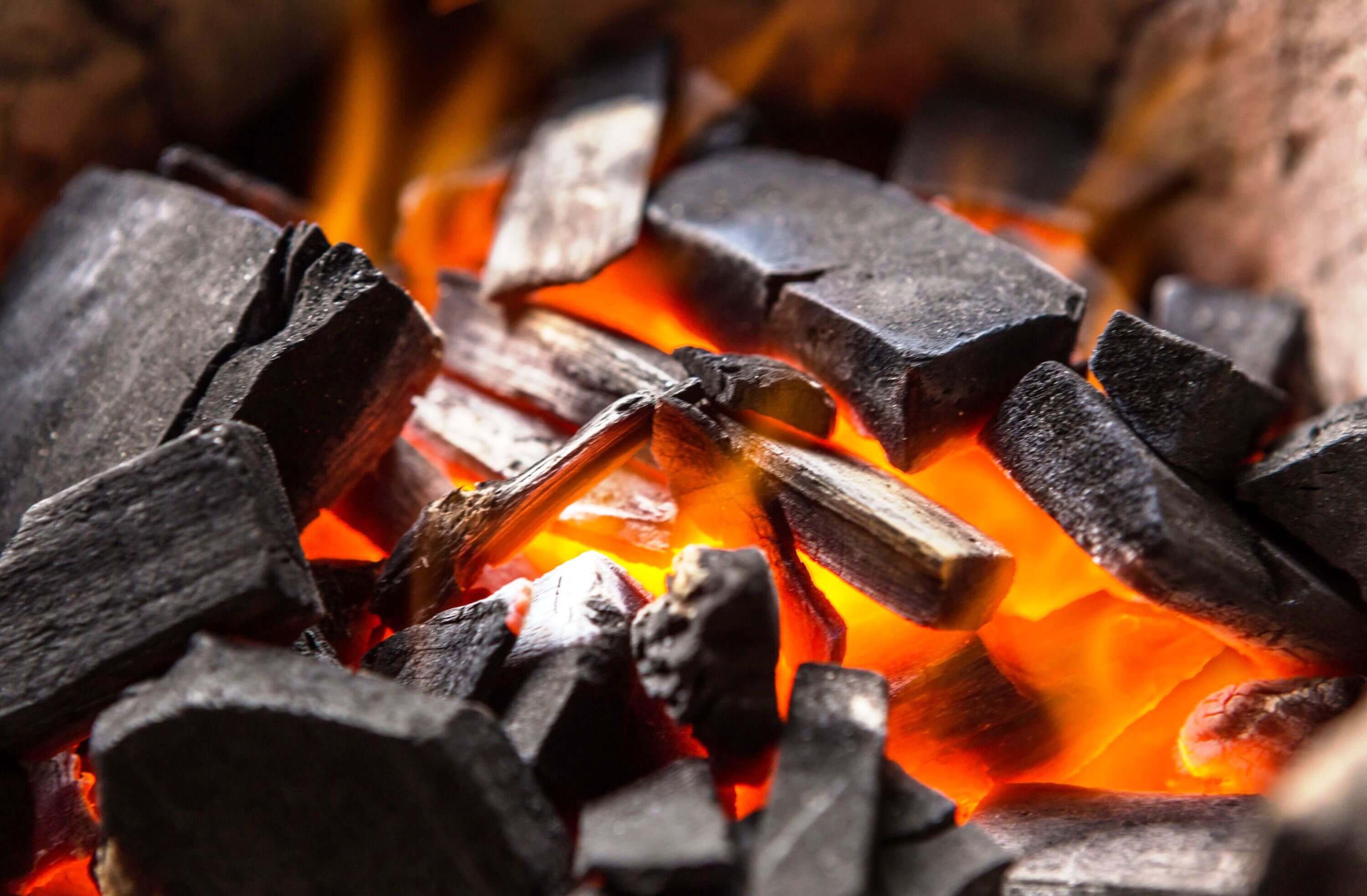 Holzkohlegrill FAQ: Häufig gestellte Fragen zu Holzkohlegrills