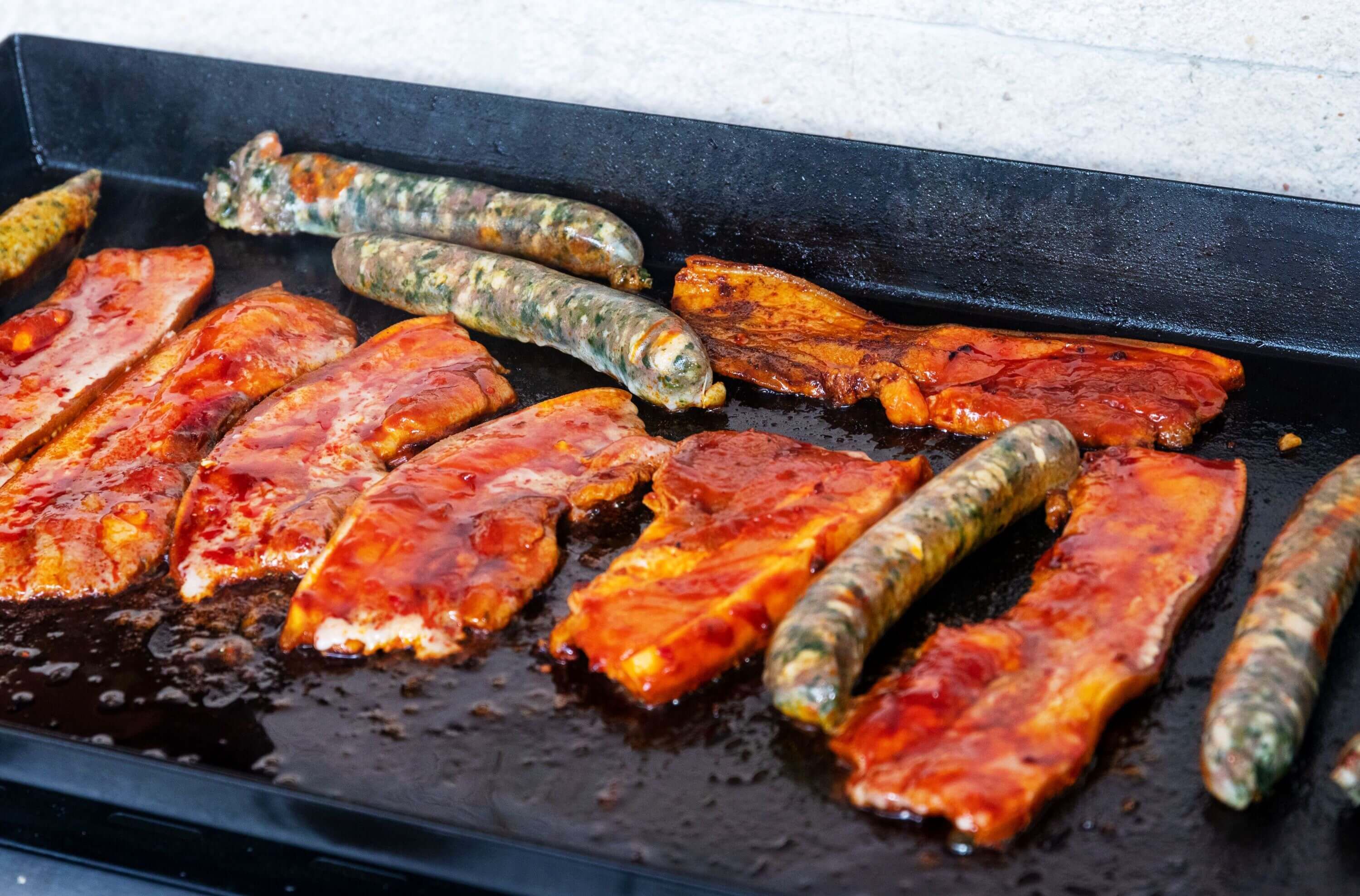 BBQ-Guide-Grillen-mit-Plancha-Vielfalt-auf-dem-Grill