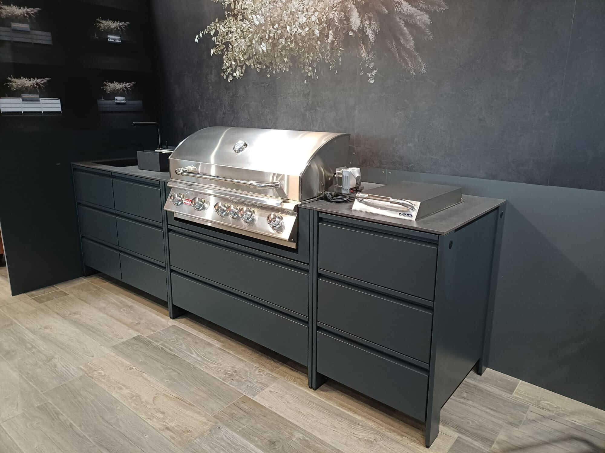 Belmento Outdoor-Küche – Ausstellungsstück mit Bull Brahma Gasgrill Belmento Outdoor-Küche – Ausstellungsstück mit Bull Brahma Gasgrill