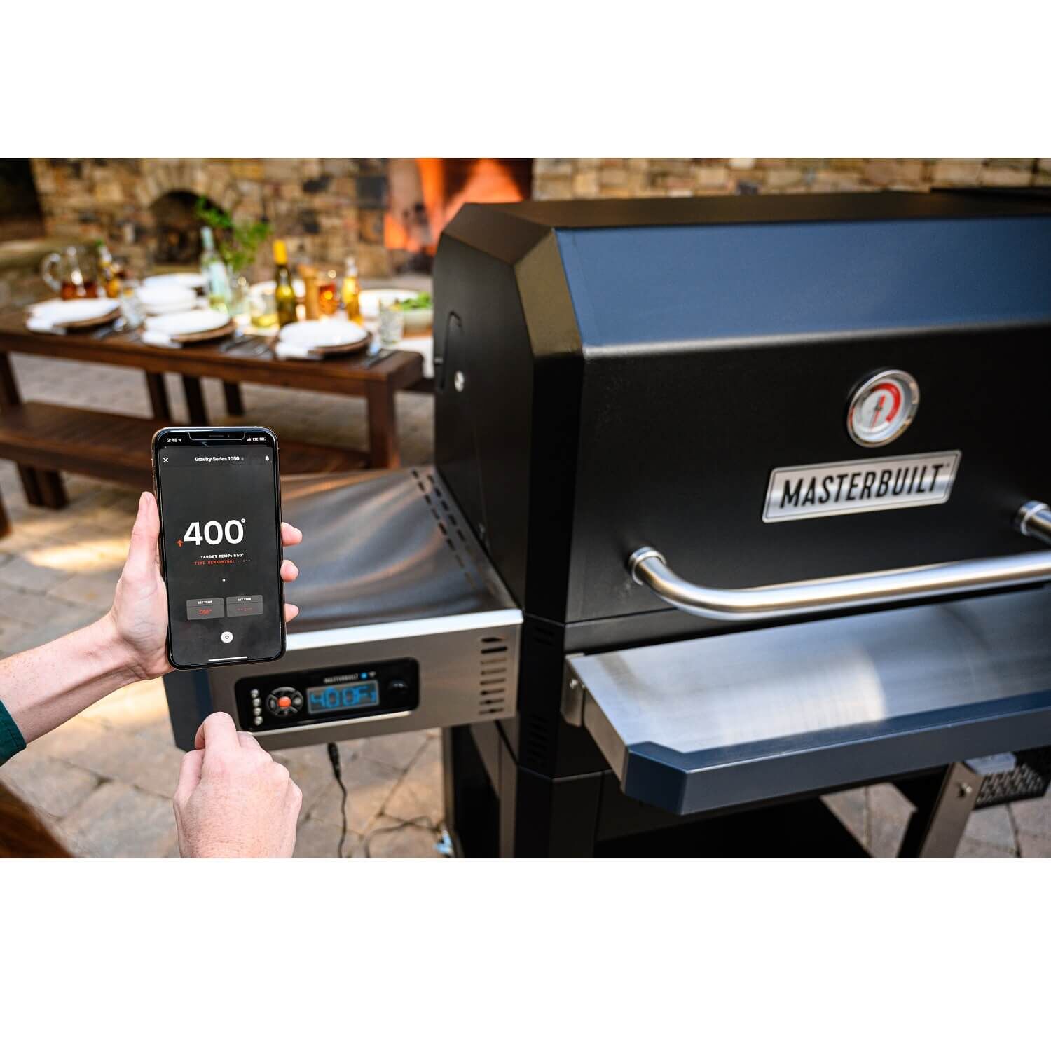 MASTERBUILT Digital Charcoal Grill & Smoker GRAVITY FED 1050 MB20041320 Lifestyle 