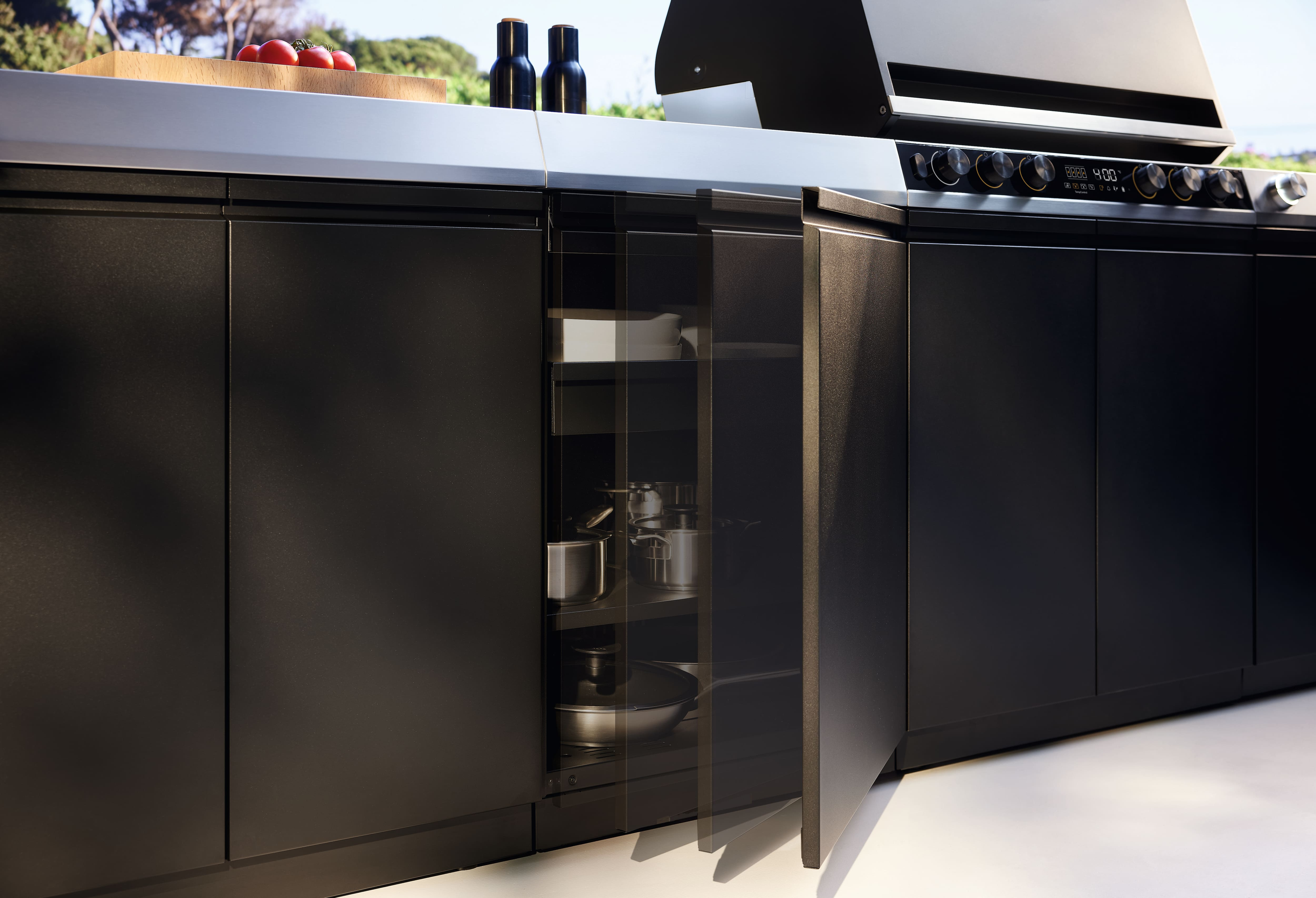 Miele Dreams – Store L Einlegeboden – Stauraummodul Lava Schwarz mit Edelstahl-Arbeitsfläche