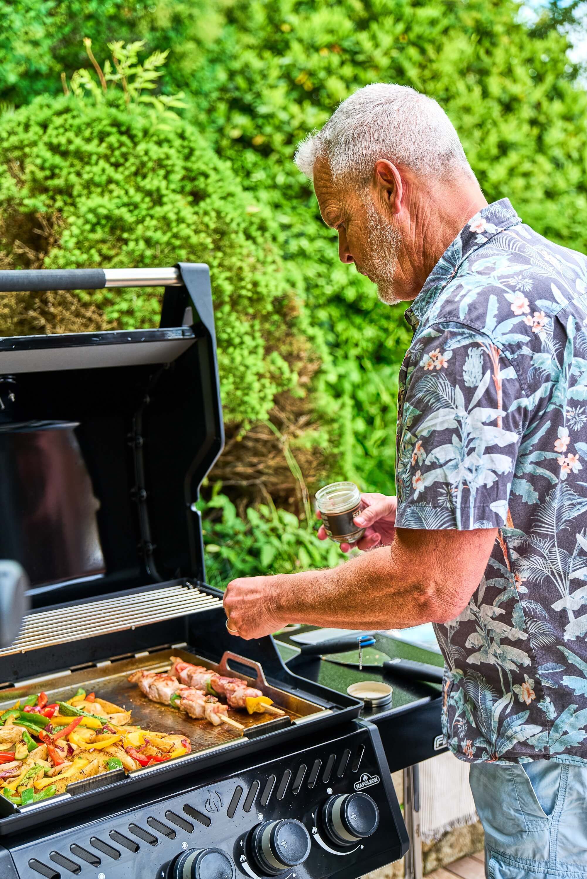 Napoleon Freestyle PRO 425 Gasgrill Schwarz mit Sizzle Zone | Modell 2026 Napoleon Freestyle PRO 425 Gasgrill Schwarz mit Sizzle Zone | Modell 2026