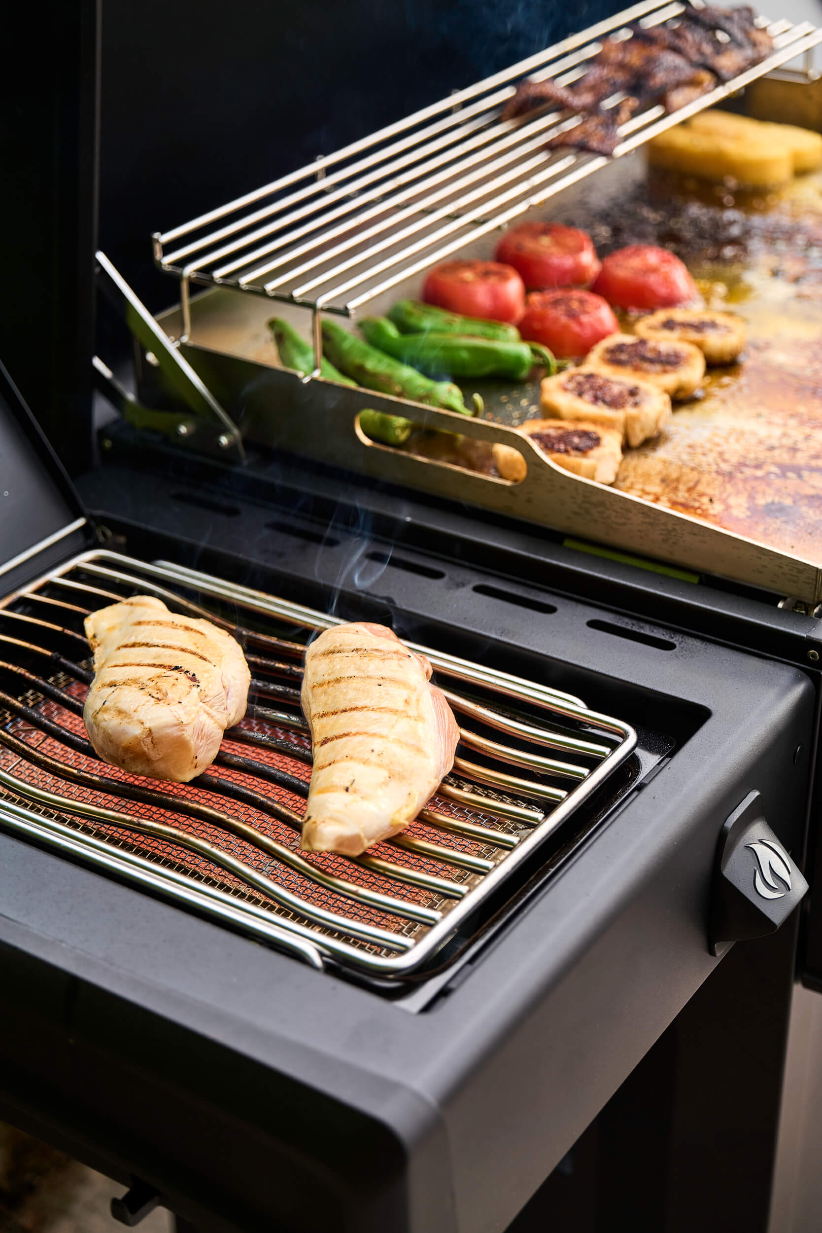 Napoleon Plancha Grill Phantom Rogue Pro 30 mit Sizzle Zone in mattschwarz mit Edelstahlplancha 70 x 44 cm – Produktbild 18