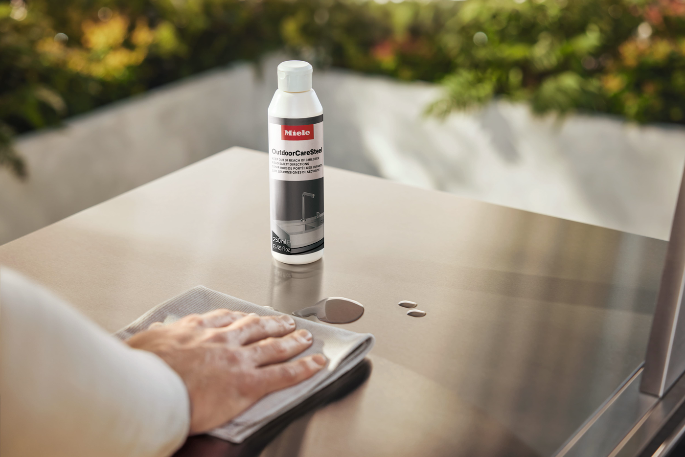 Miele OutdoorCare Steel 2501 Pflegemittel Edelstahl für die Miele Dreams Outdoor-Küche