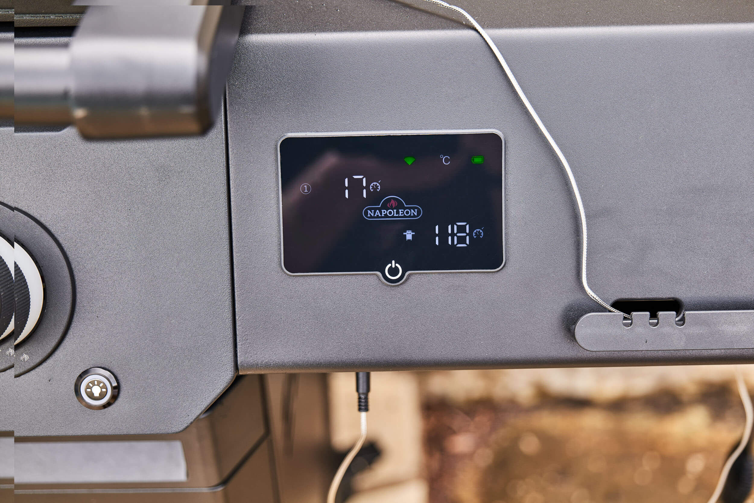 Napoleon Phantom Prestige 500 Connected Gasgrill mit SIZZLE Zone und Heckbrenner - Edelstahl Gussroste, Mattschwarz - Modell 2025 Napoleon Phantom Prestige 500 Connected Gasgrill mit SIZZLE Zone und Heckbrenner - Edelstahl Gussroste, Mattschwarz - Modell 2025