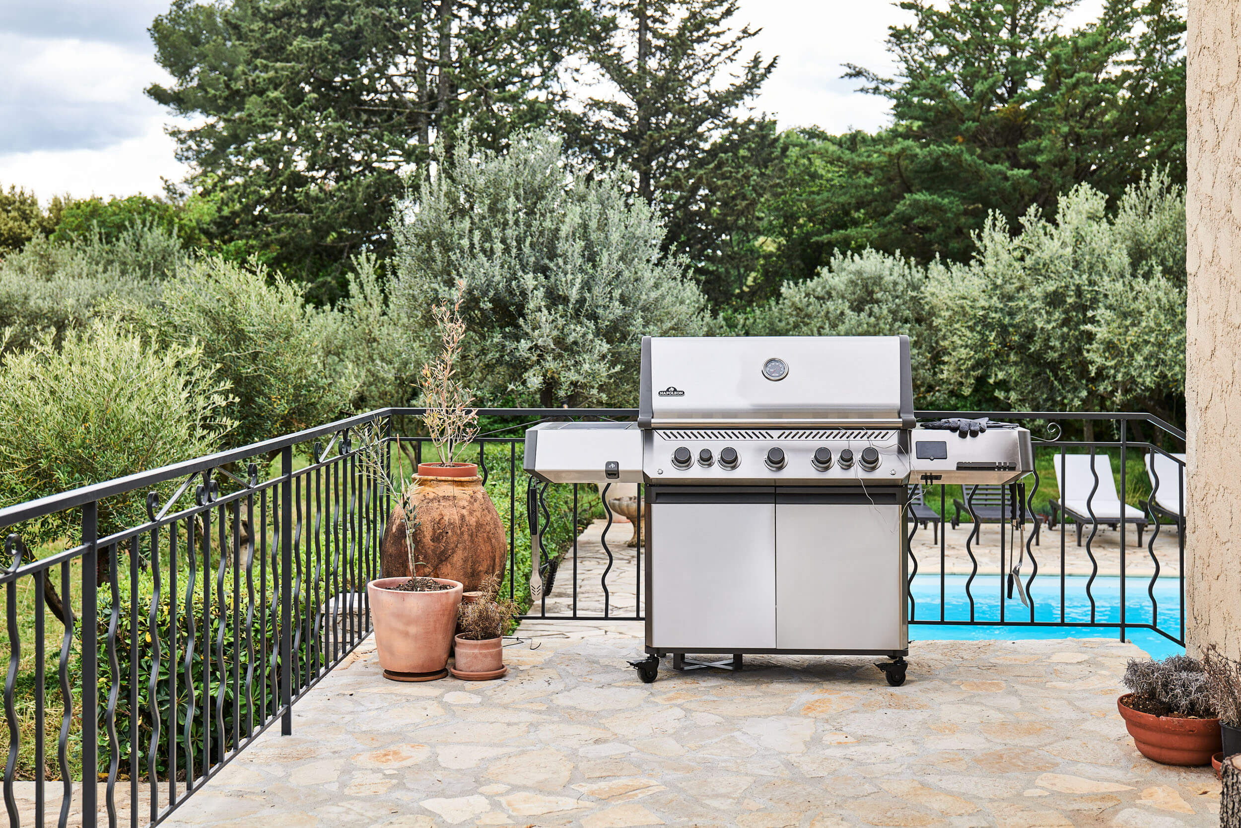 Napoleon Prestige 665 Connected Gasgrill mit Sizzle Zone und Heckbrenner Edelstahl | Modell 2025
