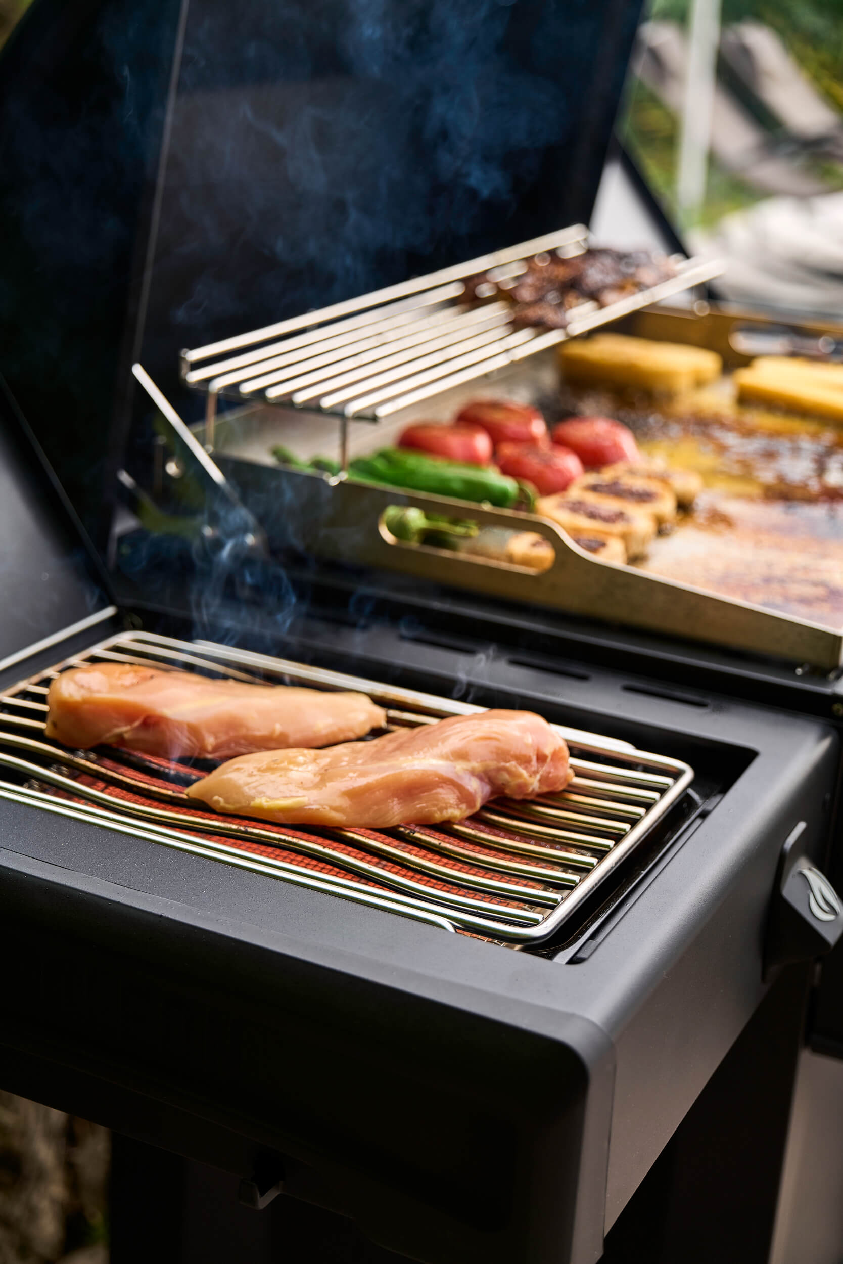 Napoleon Plancha Grill Phantom Rogue Pro 30 mit Sizzle Zone in mattschwarz mit Edelstahlplancha 70 x 44 cm – Produktbild 10