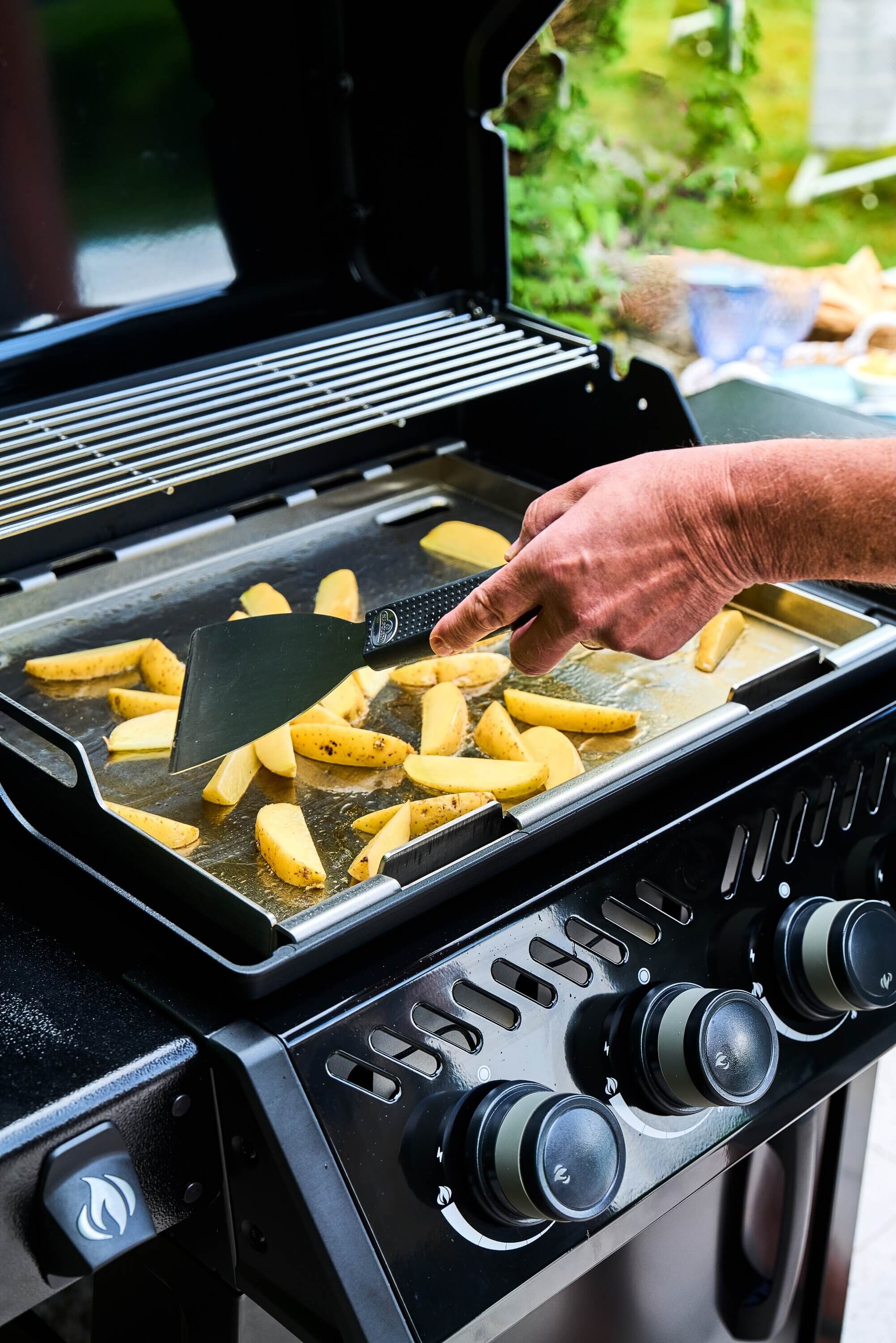 Napoleon Freestyle PRO 425 Gasgrill Schwarz mit Sizzle Zone | Modell 2026 Napoleon Freestyle PRO 425 Gasgrill Schwarz mit Sizzle Zone | Modell 2026