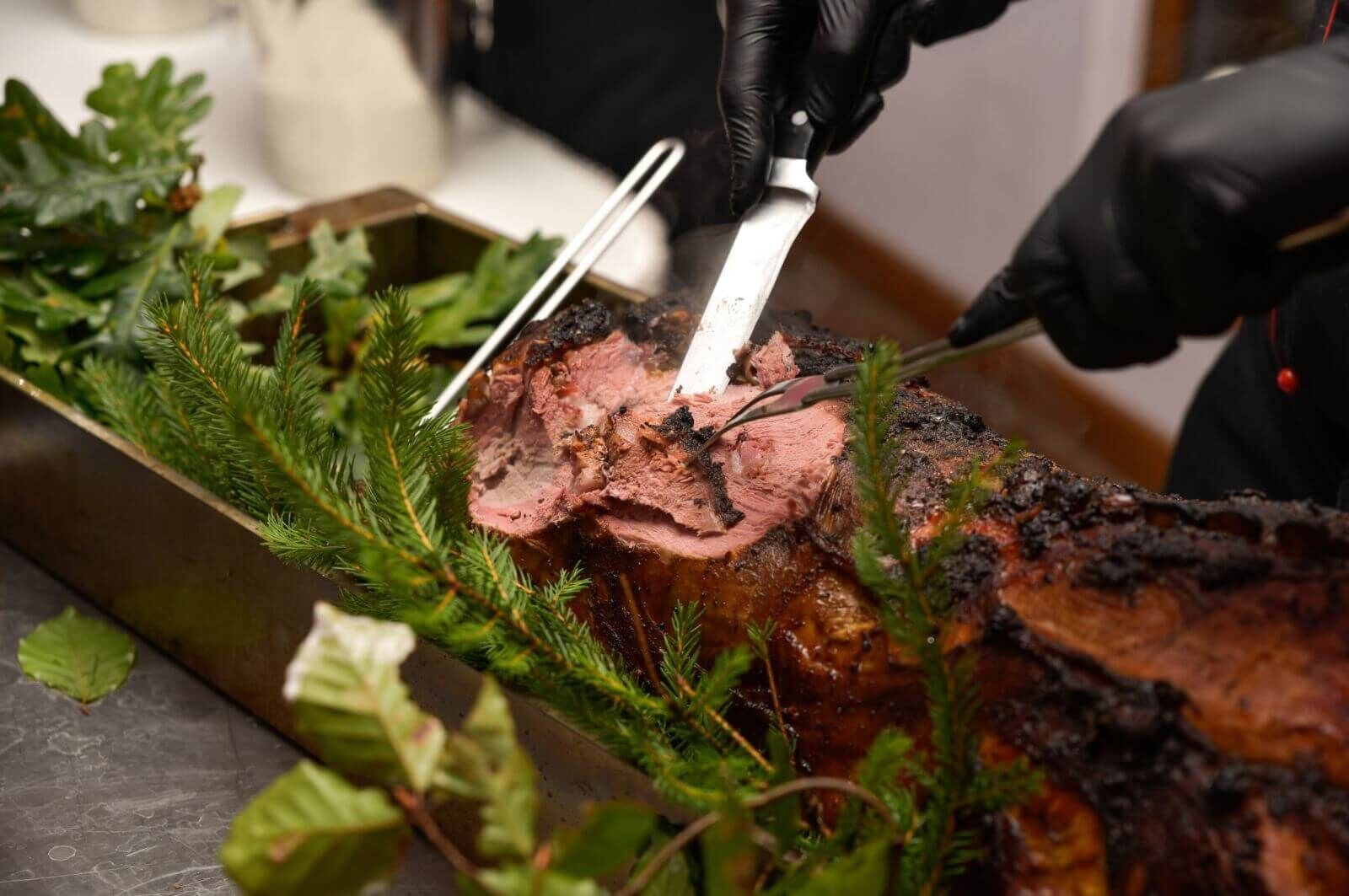 Kerntemperatur Wildschwein: Wildschweinfleisch auf dem Grill zubereiten