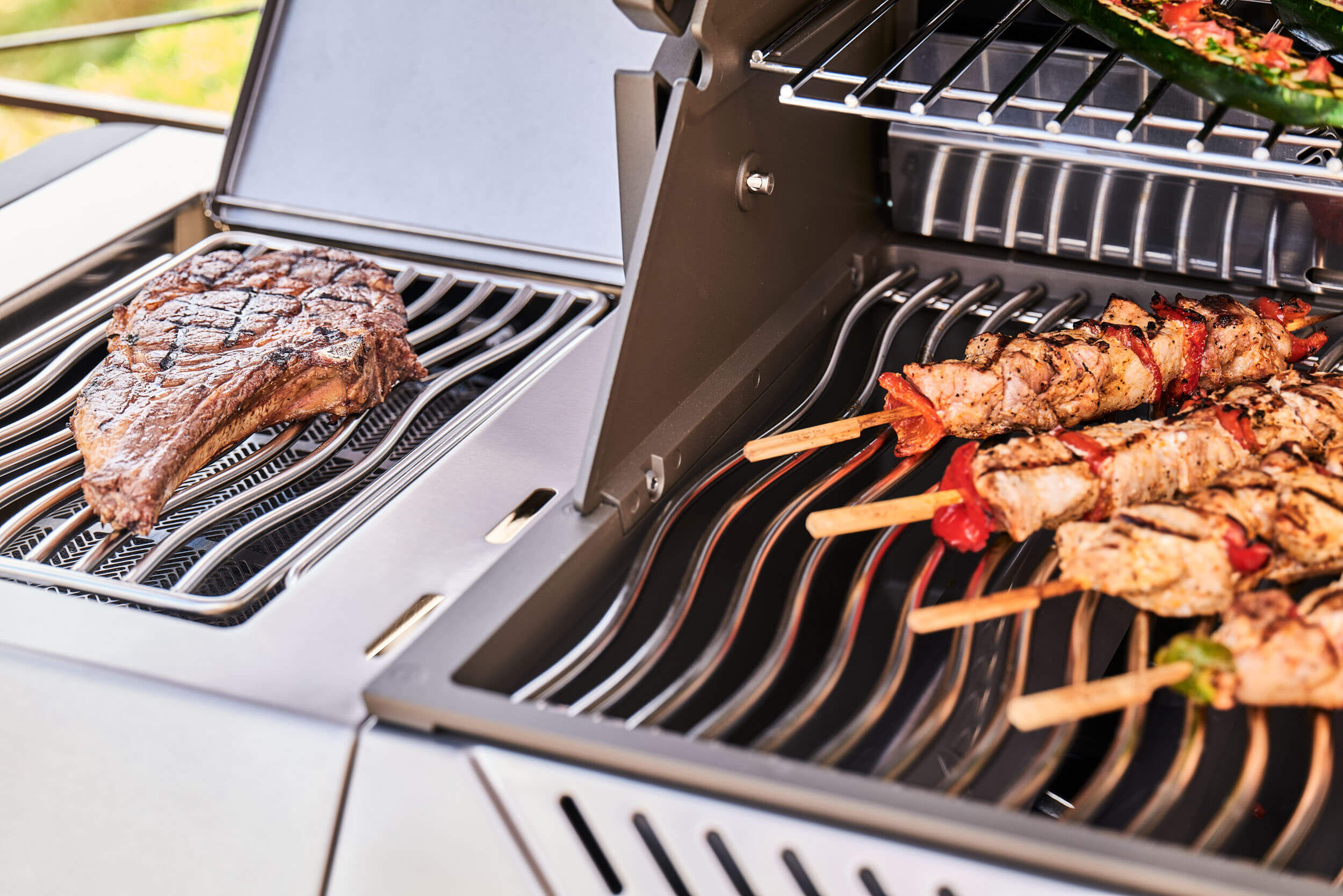 Napoleon Prestige 665 Connected Gasgrill mit Sizzle Zone und Heckbrenner Edelstahl | Modell 2025