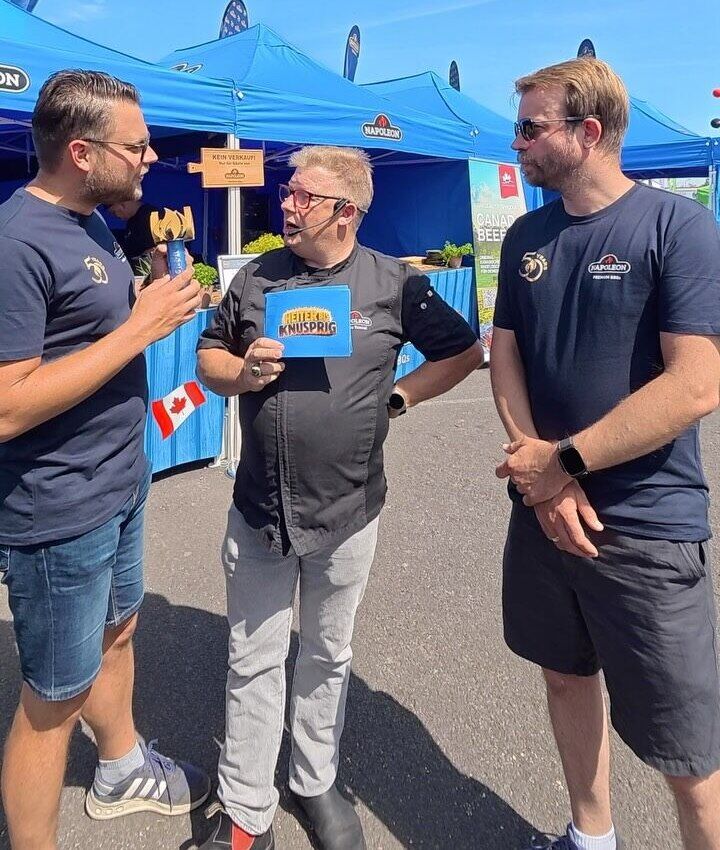 Standgespräch am Napoleon-Stand bei der Deutschen Grillmeisterschaft 2026 in Fulda