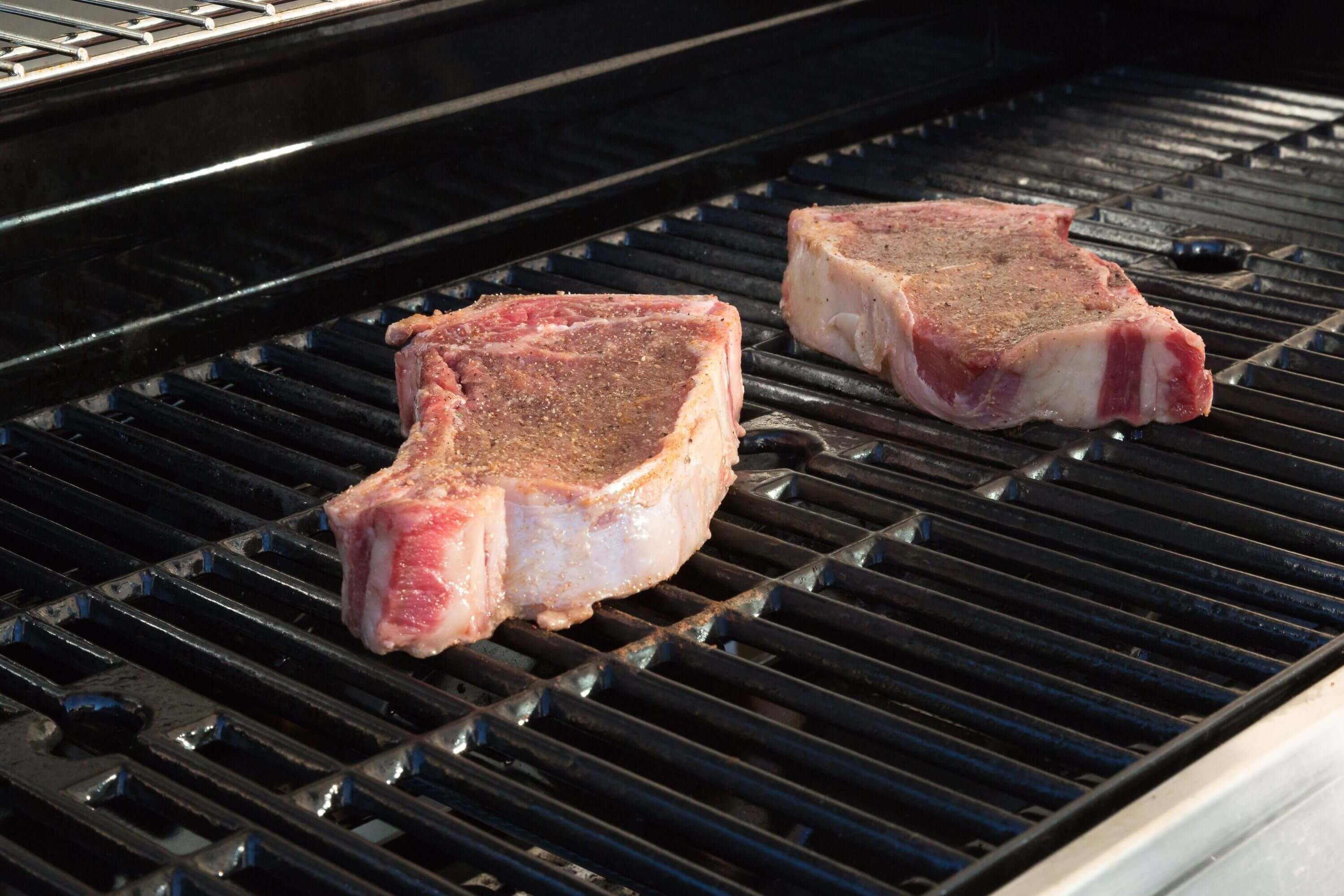 Anfangen mit Rückwärts grillen von Steaks im indirekten Bereich