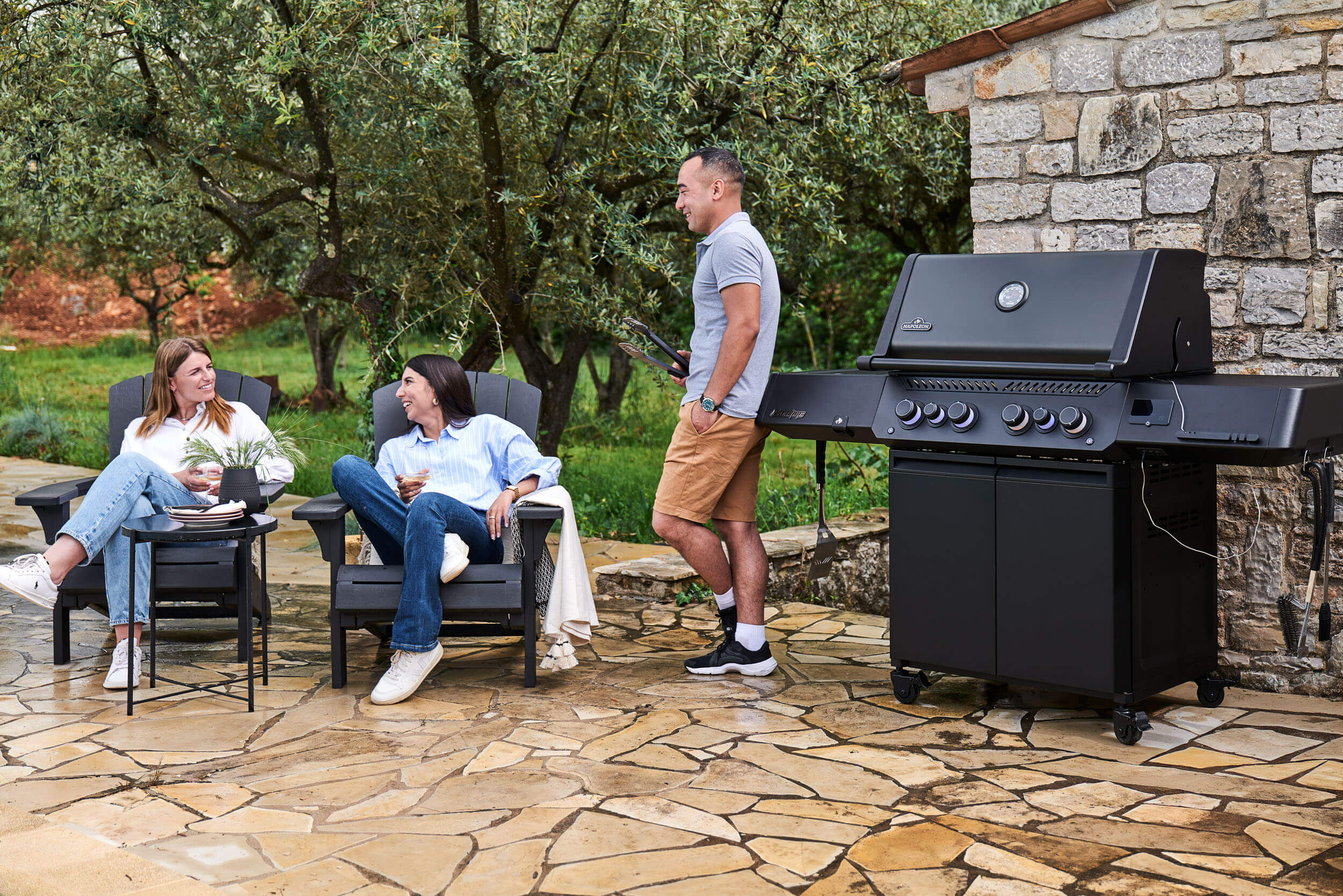 Napoleon Phantom Prestige 500 Connected Gasgrill mit SIZZLE Zone und Heckbrenner - Edelstahl Gussroste, Mattschwarz - Modell 2025 Napoleon Phantom Prestige 500 Connected Gasgrill mit SIZZLE Zone und Heckbrenner - Edelstahl Gussroste, Mattschwarz - Modell 2025