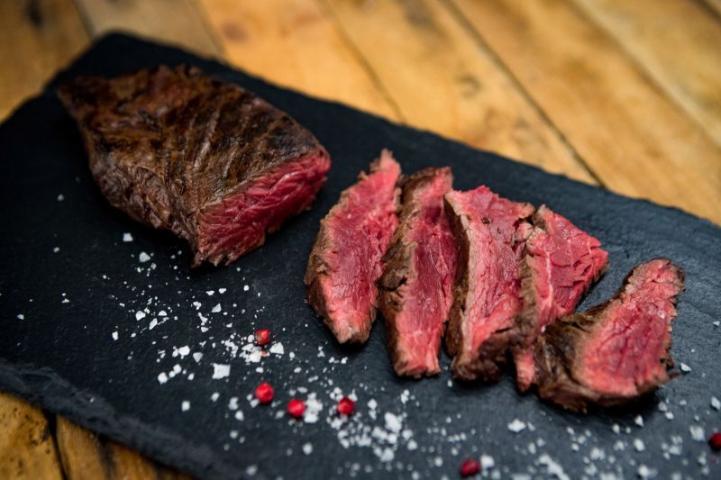 Zartes Gulasch vom Kalb Handgeschnitten