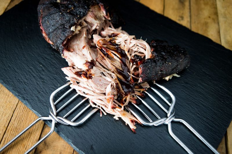 Pulled Pork Schulter mit Knochen – Der Klassiker für Dein BBQ