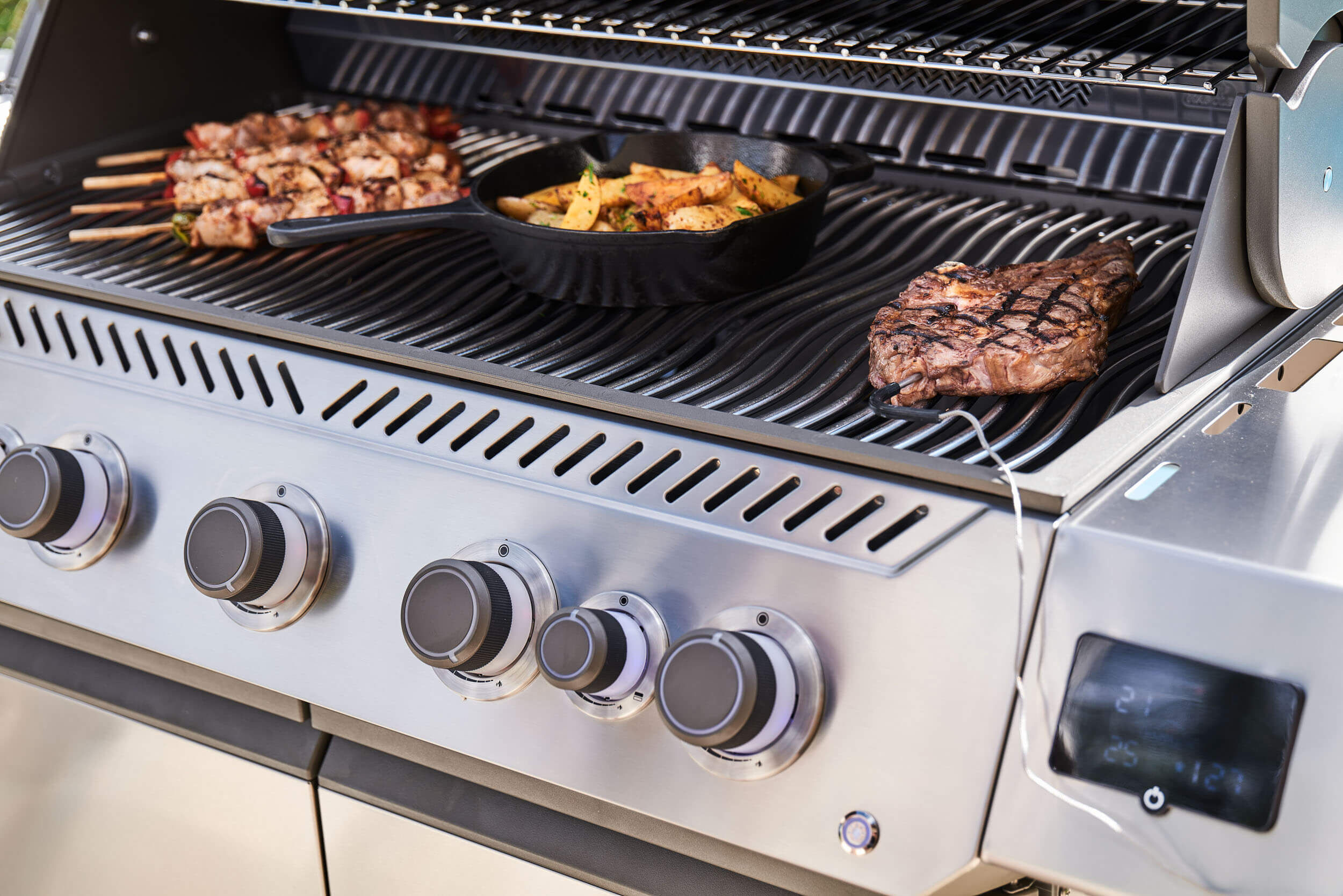 Napoleon Prestige 665 Connected Gasgrill mit Sizzle Zone und Heckbrenner Edelstahl | Modell 2025