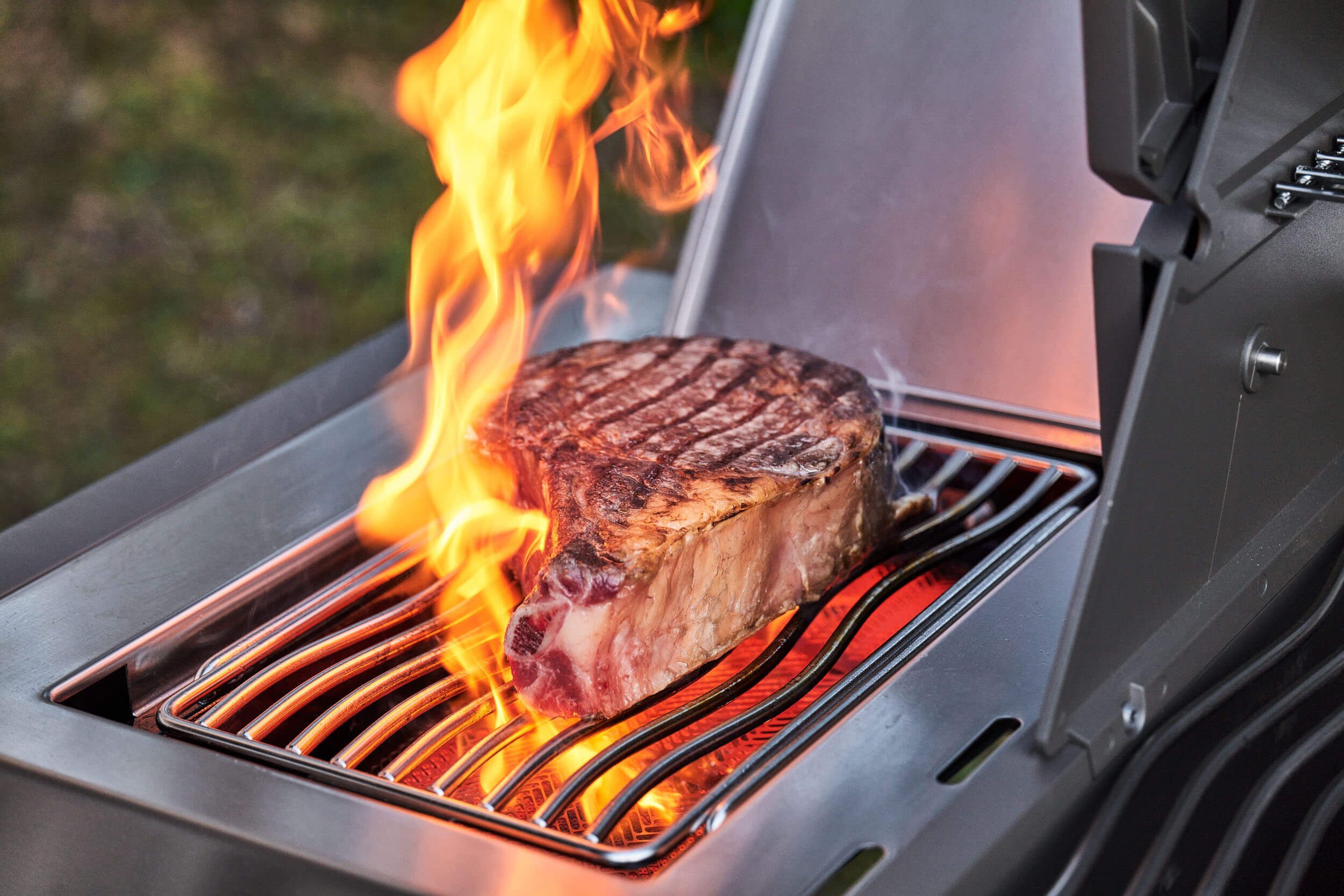 Napoleon Prestige 500 Gasgrill mit Sizzle Zone und Heckbrenner Edelstahl | Modell 2025