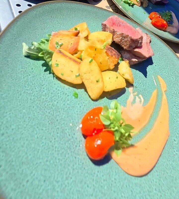Angerichtete Wertungsteller mit Steak bei der Deutschen Grillmeisterschaft 2026