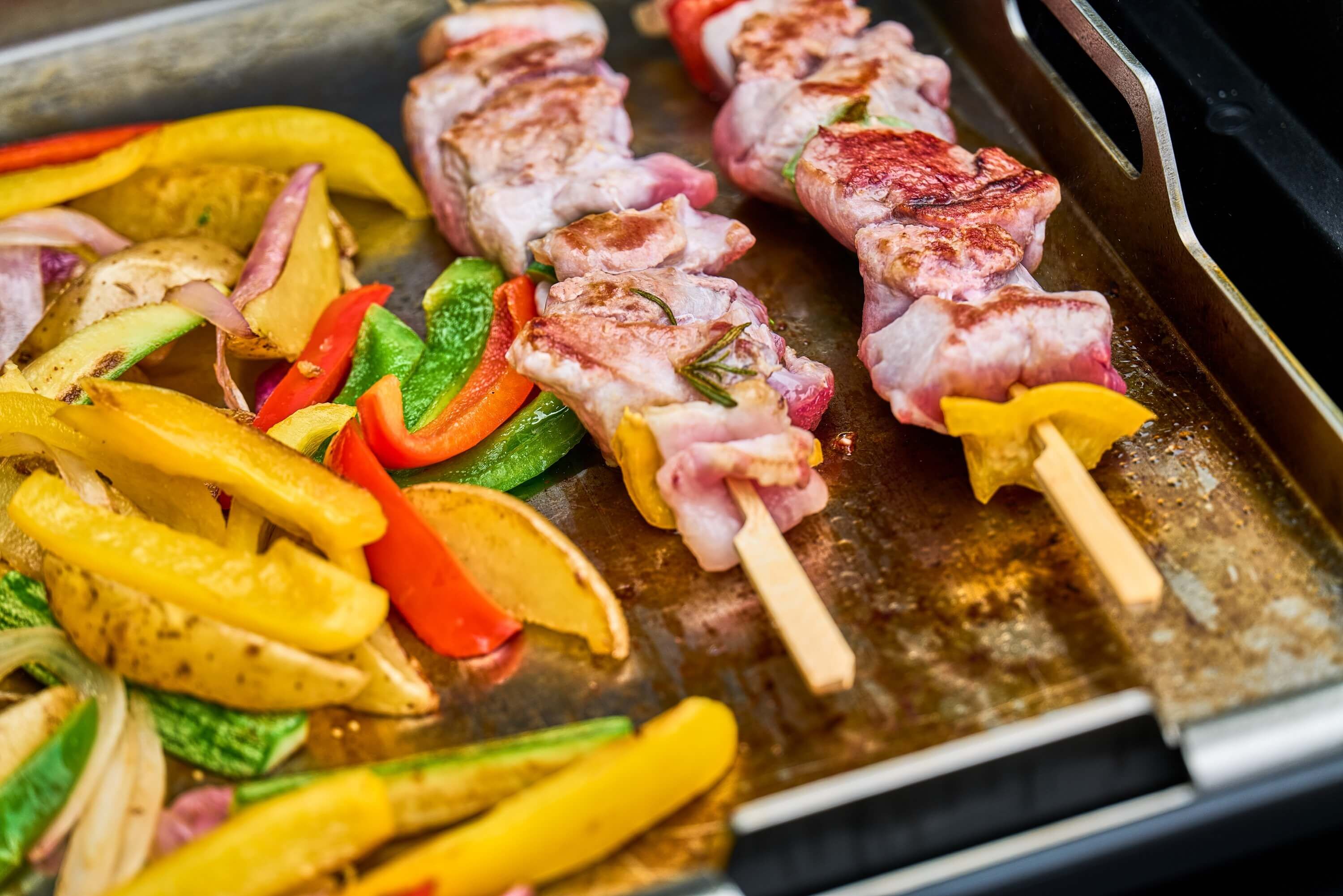 Napoleon Freestyle PRO 425 Gasgrill Schwarz mit Sizzle Zone | Modell 2026 Napoleon Freestyle PRO 425 Gasgrill Schwarz mit Sizzle Zone | Modell 2026