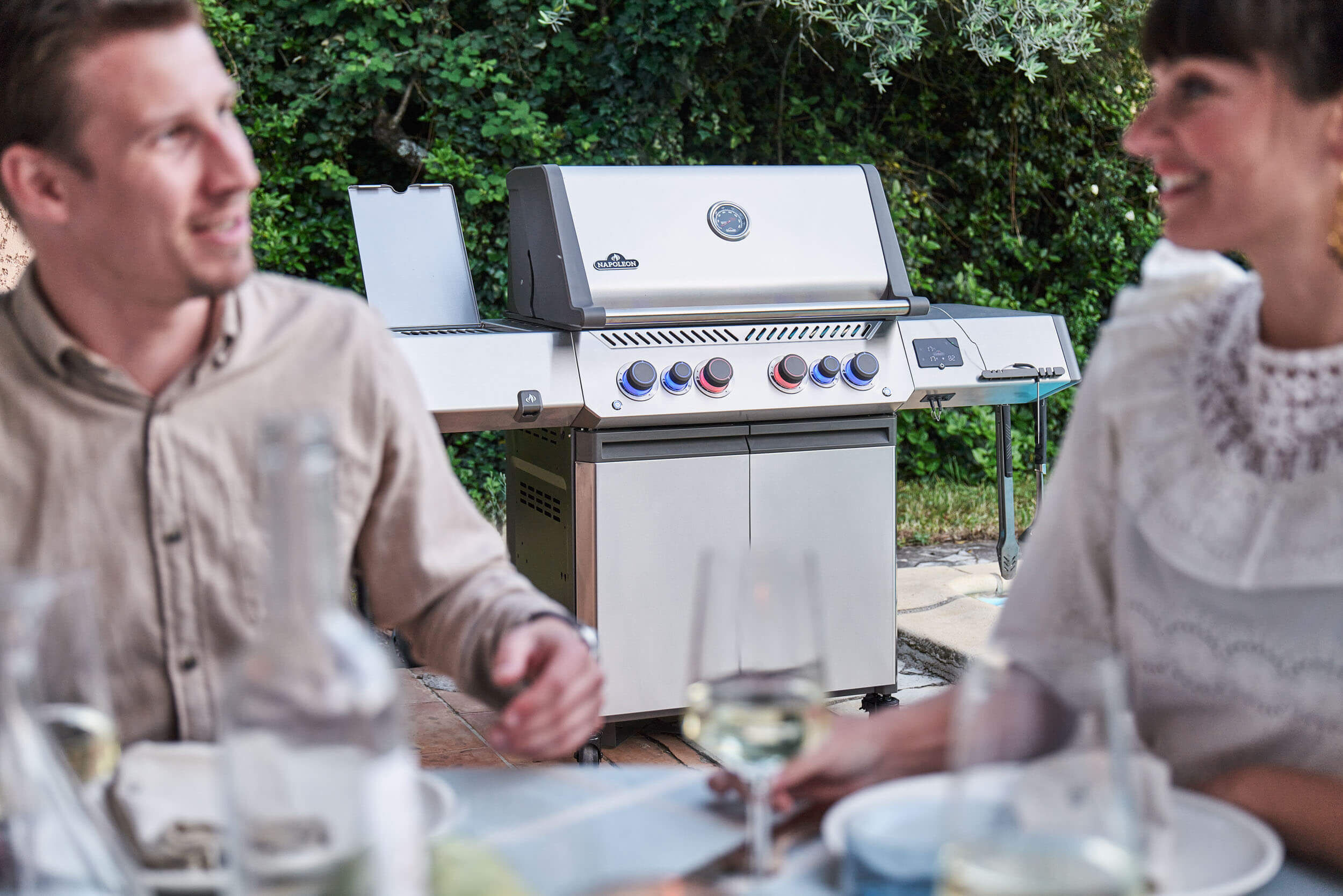 Napoleon Prestige 500 Connected Gasgrill mit Sizzle Zone und Heckbrenner Edelstahl | Modell 2025