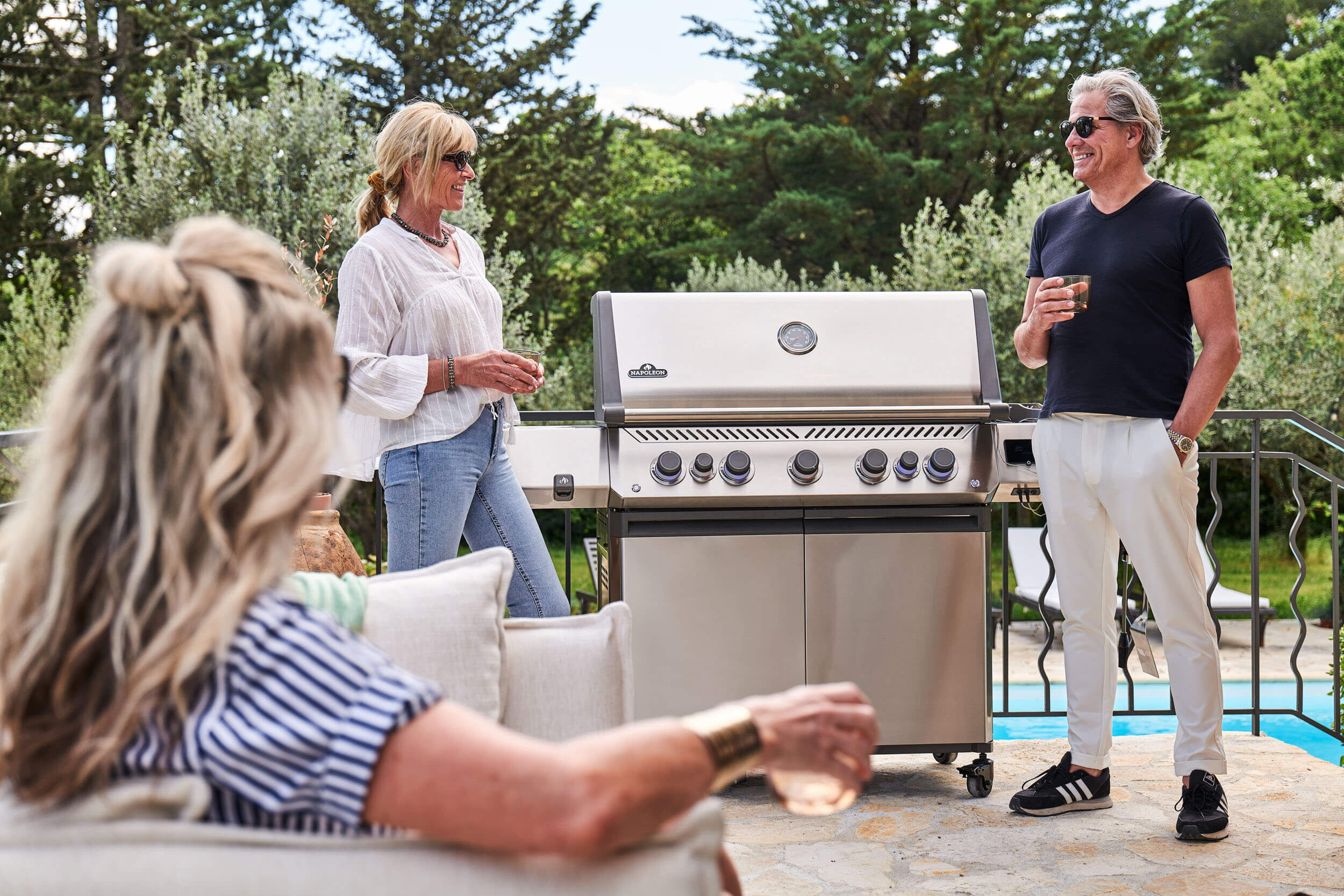 Napoleon Prestige 665 Connected Gasgrill mit Sizzle Zone und Heckbrenner Edelstahl | Modell 2025
