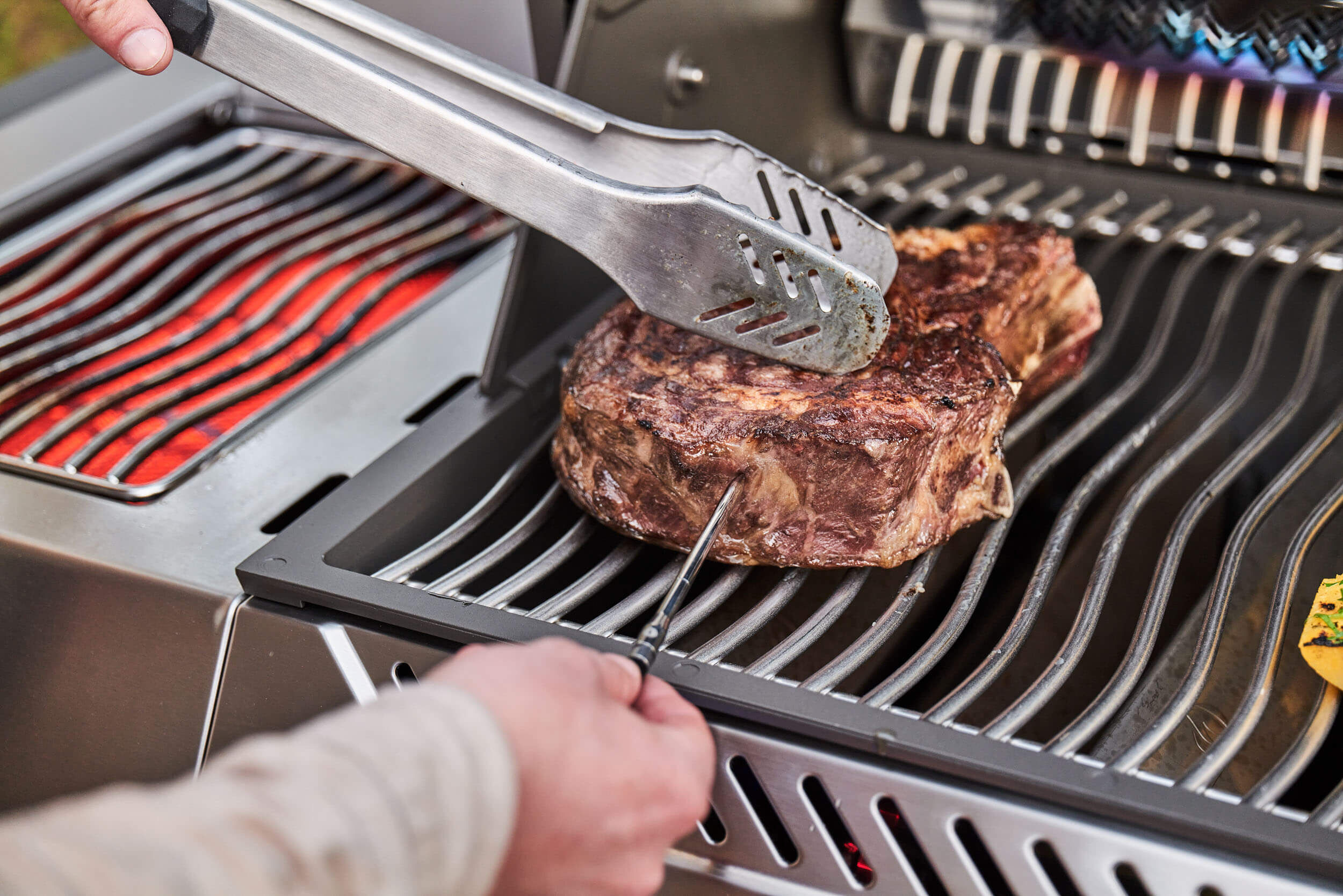 Napoleon Prestige 500 Gasgrill mit Sizzle Zone und Heckbrenner Edelstahl | Modell 2025