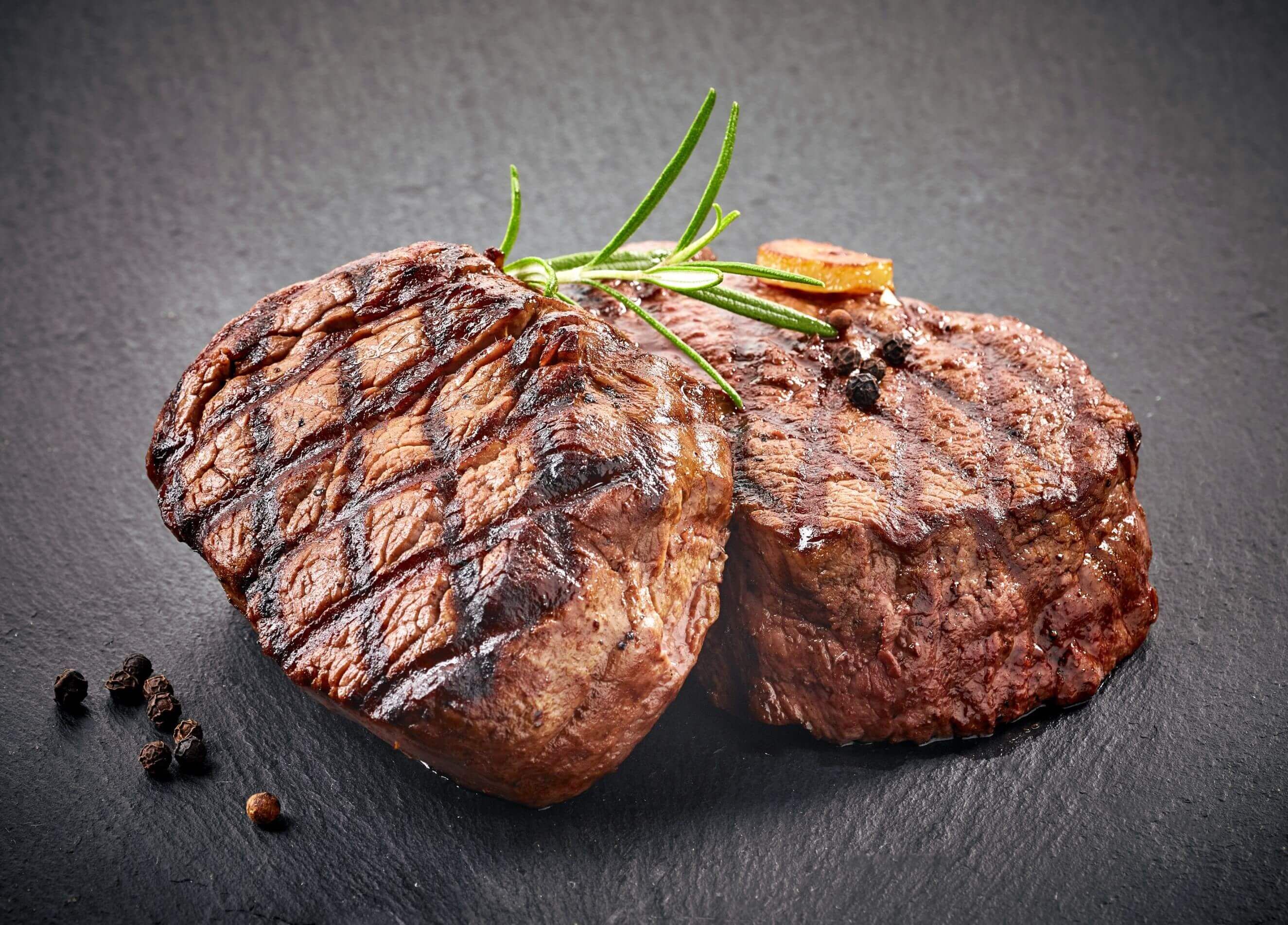 Gegrilltes Rinderfilet vom Gasgrill