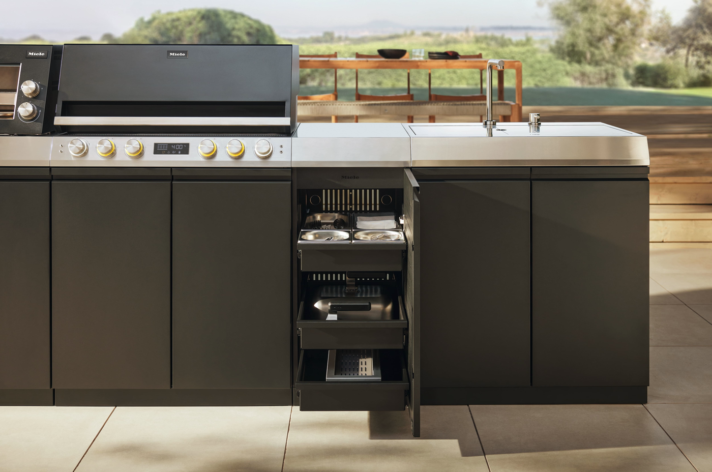Miele Dreams – Store S Schubladen – Stauraummodul mit drei Vollauszügen und Edelstahl-Arbeitsfläche in Lava Schwarz