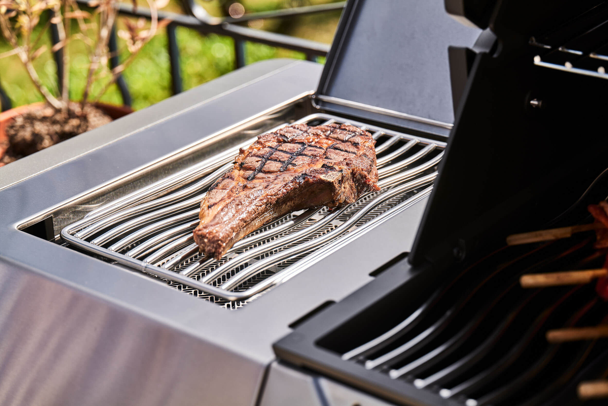 Napoleon Prestige 665 Connected Gasgrill mit Sizzle Zone und Heckbrenner Edelstahl | Modell 2025