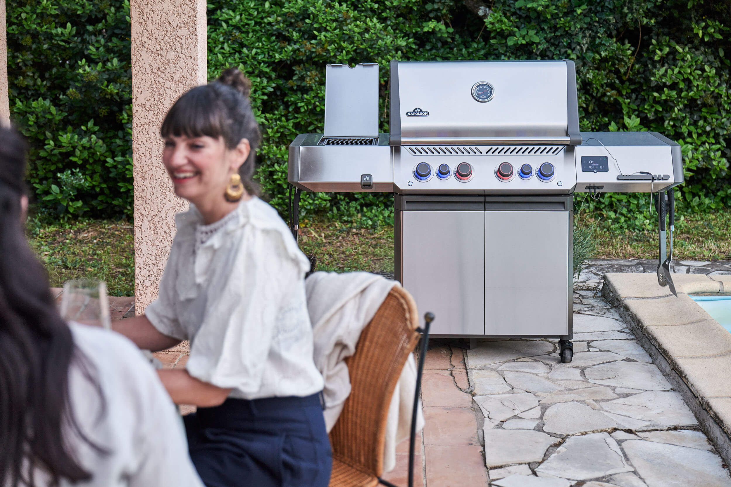 Napoleon Prestige 500 Connected Gasgrill mit Sizzle Zone und Heckbrenner Edelstahl | Modell 2025
