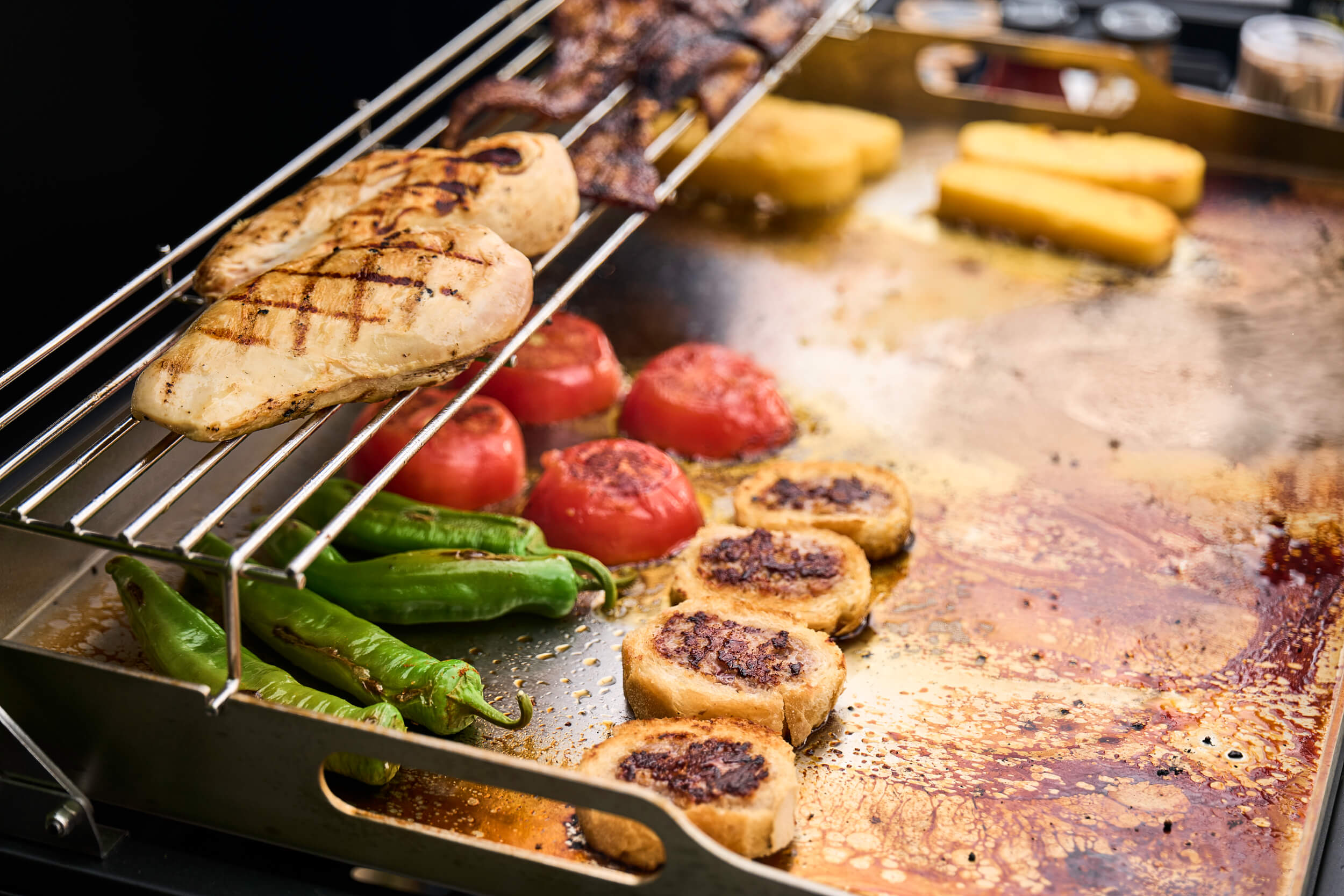 Napoleon Plancha Grill Phantom Rogue Pro 30 mit Sizzle Zone in mattschwarz mit Edelstahlplancha 70 x 44 cm – Produktbild 20