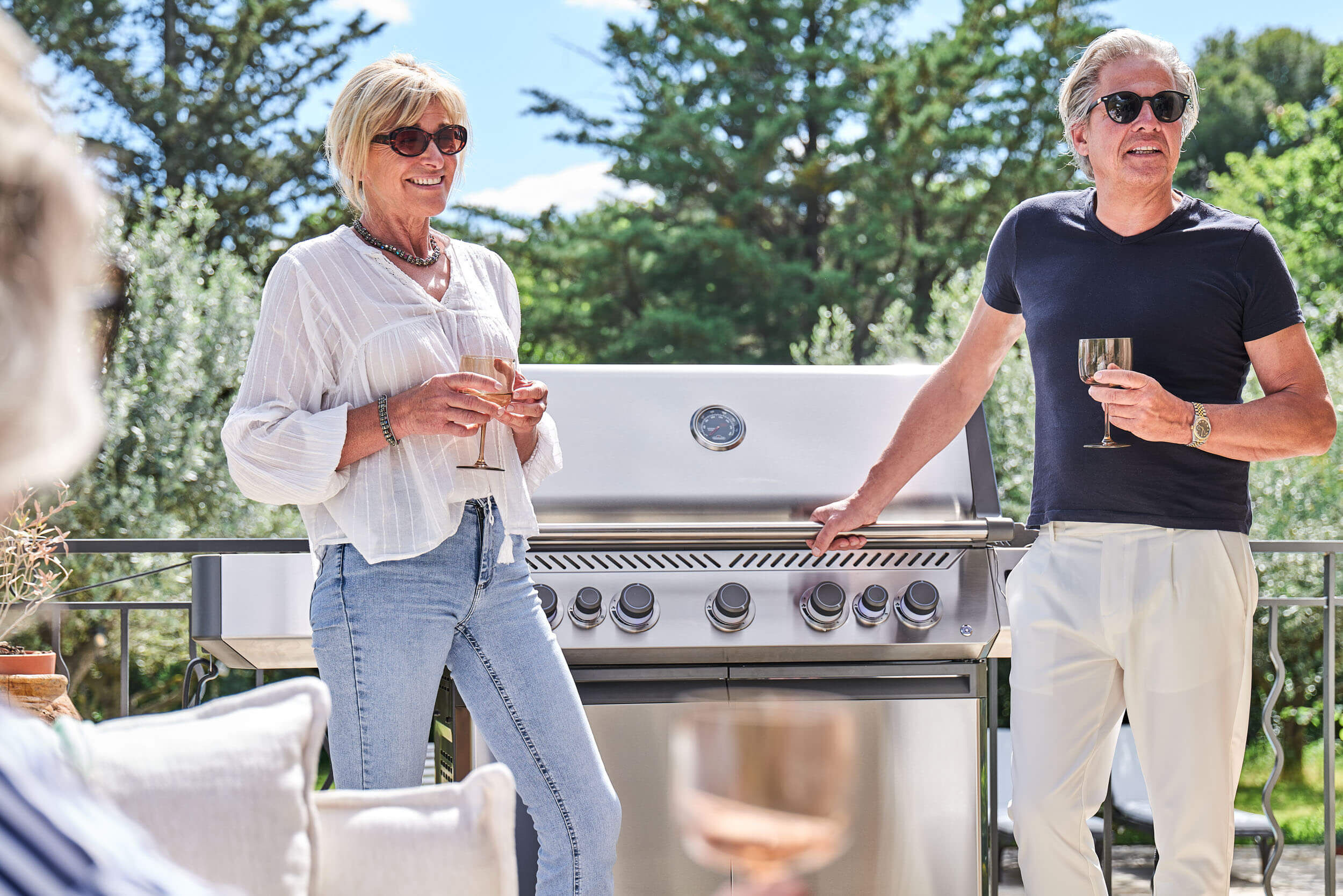 Napoleon Prestige 665 Connected Gasgrill mit Sizzle Zone und Heckbrenner Edelstahl | Modell 2025